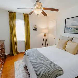 Centrally Located 2br Overton Square Unit 2 Fast Wifi Free Parking Yes Pets , Memphis United States